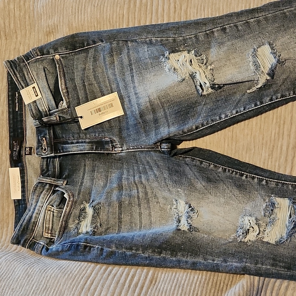 11/30 Judy Blue capri